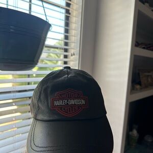 HARLEY DAVIDSON BLACK LEATHER CAP EUC ADJ
